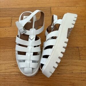 Dolce Vita White Lugged Sole Fisherman Sandals Size 10